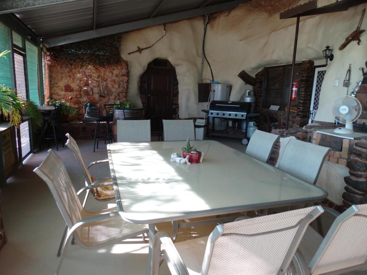 Di'S Dugouts Hotel คูเบอร์เพดี ภายนอก รูปภาพ