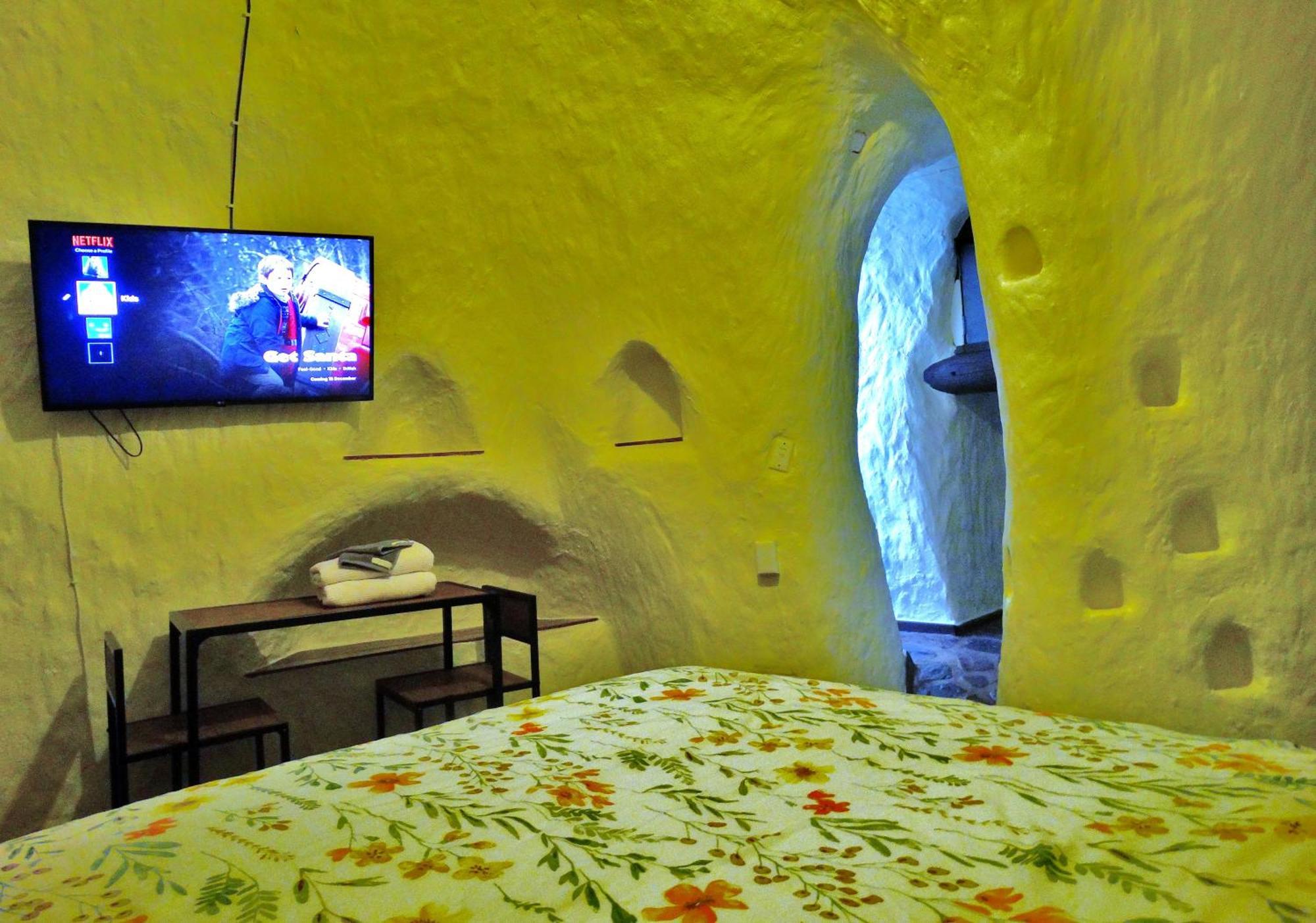 Di'S Dugouts Hotel คูเบอร์เพดี ภายนอก รูปภาพ