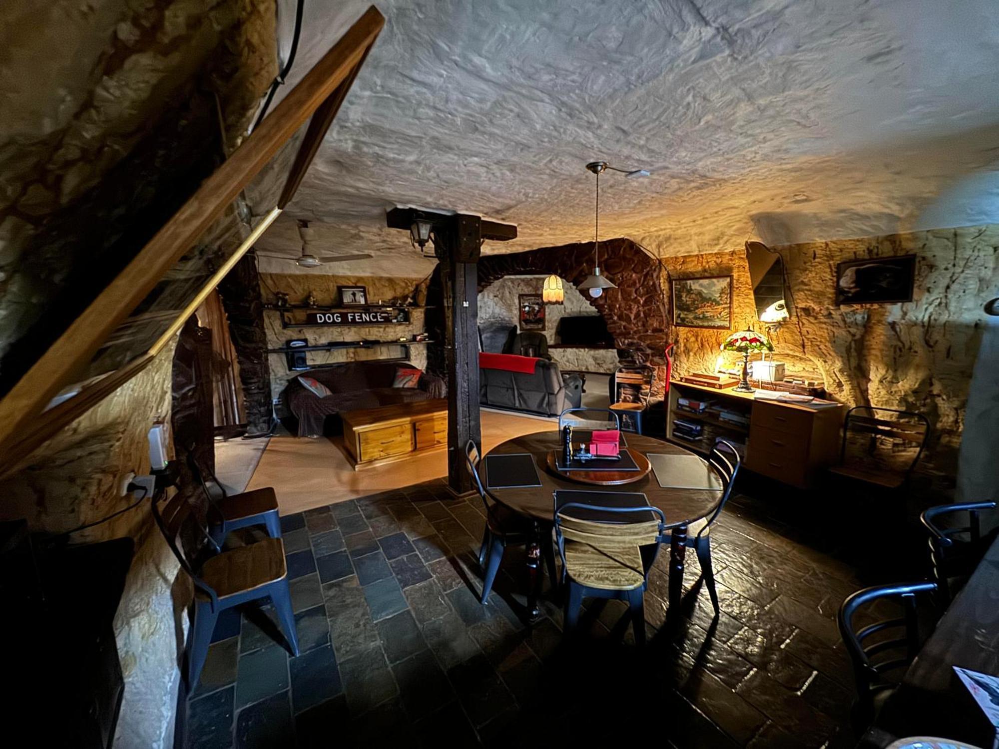Di'S Dugouts Hotel คูเบอร์เพดี ภายนอก รูปภาพ
